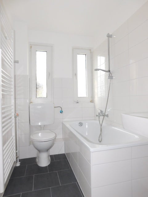 Sehr schöne 2-Zimmeraltbauwohnung im Dachgeschoss zentral gelegen... - Photo 3
