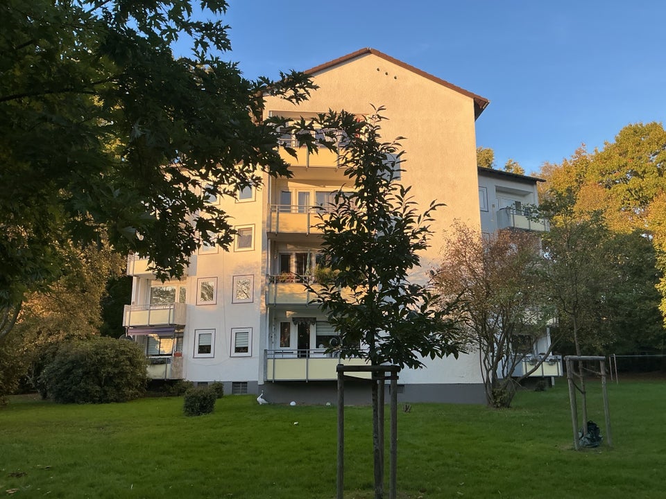 Sofort einziehen! Renovierte 3-Zimmer Wohnung mit Einbauküche - Photo 2