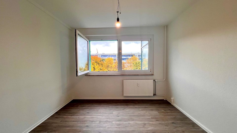 Frisch sanierte 4-Zimmerwohnung mit Balkon und Aufzug sucht neue Mieter! - Foto 1