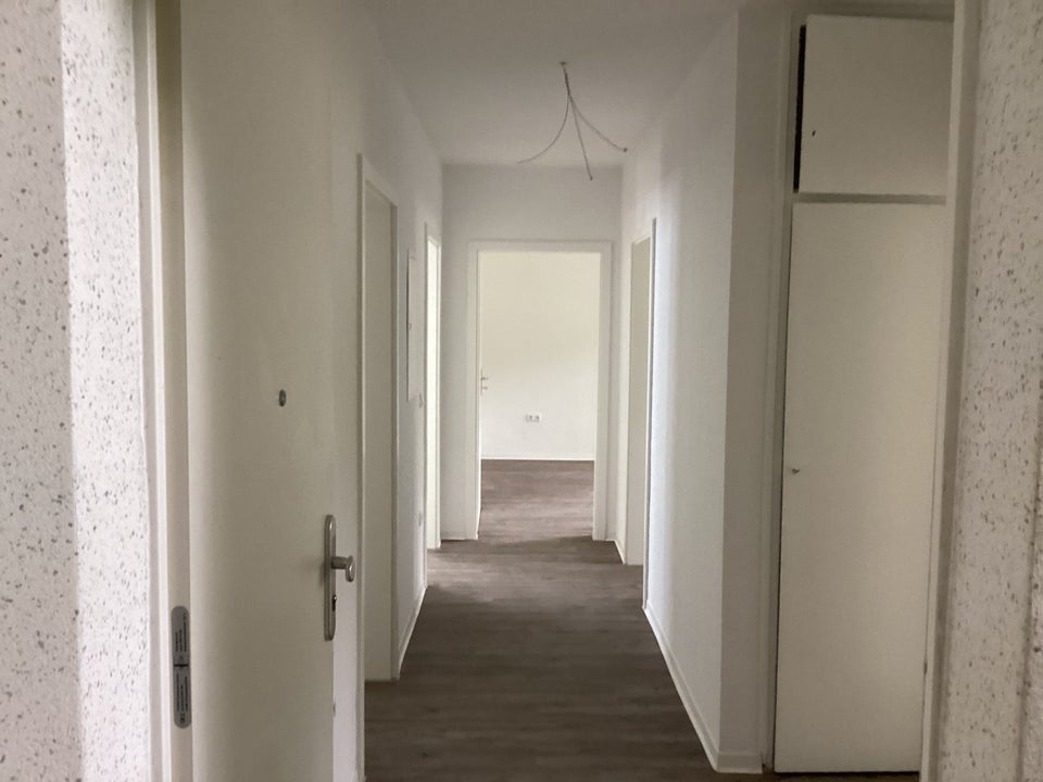 Preiswerte, weitläufige 4,5-Zimmer-Wohnung - Foto 5