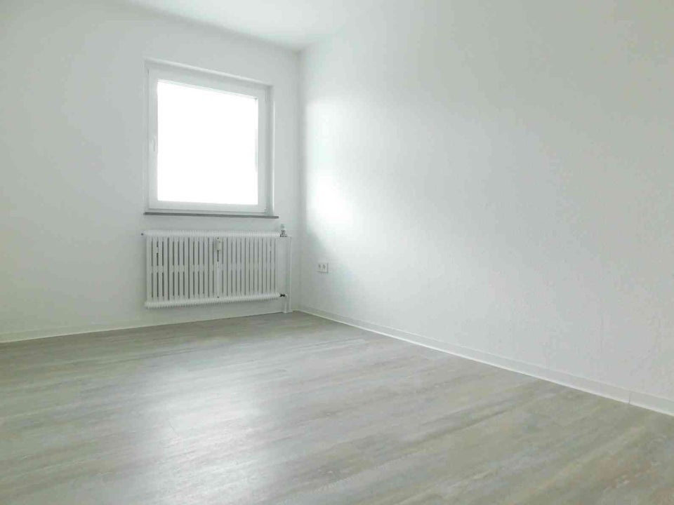 Bezugsfertige 4-Zimmer Wohnung in einem modernisiertem Gebäude - Foto 1