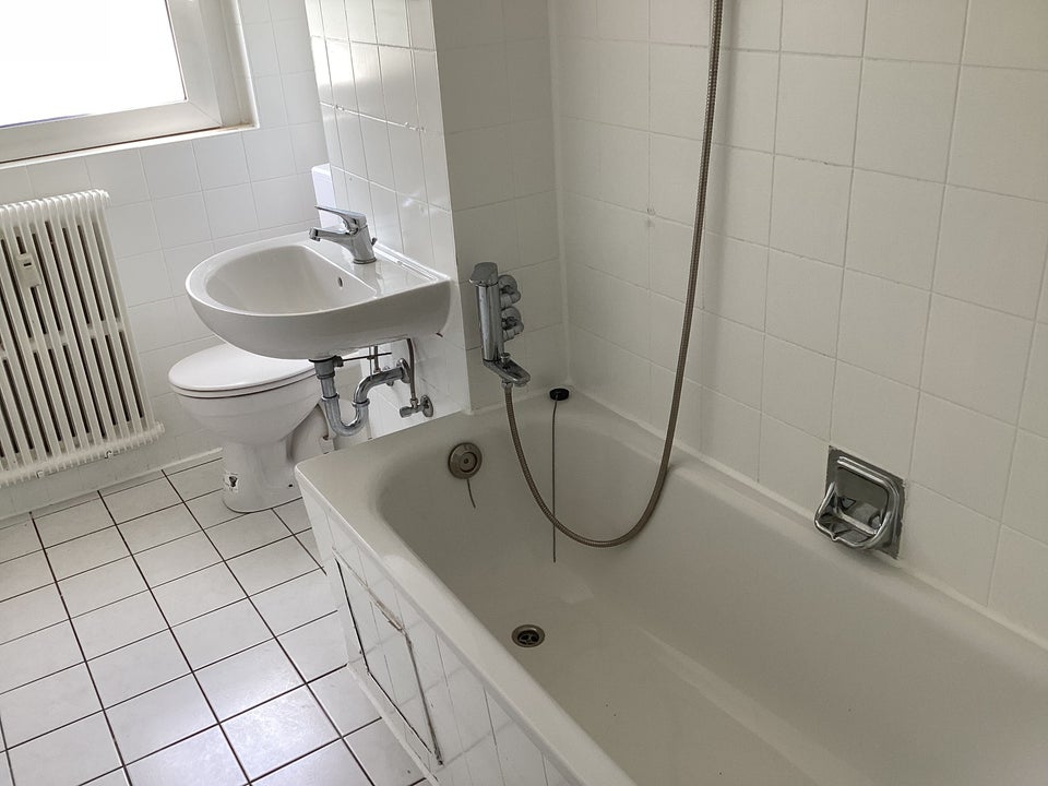 Smarte Wohnung mit 3 Räumen und TGL-Bad wartet auf Sie. - Photo 2
