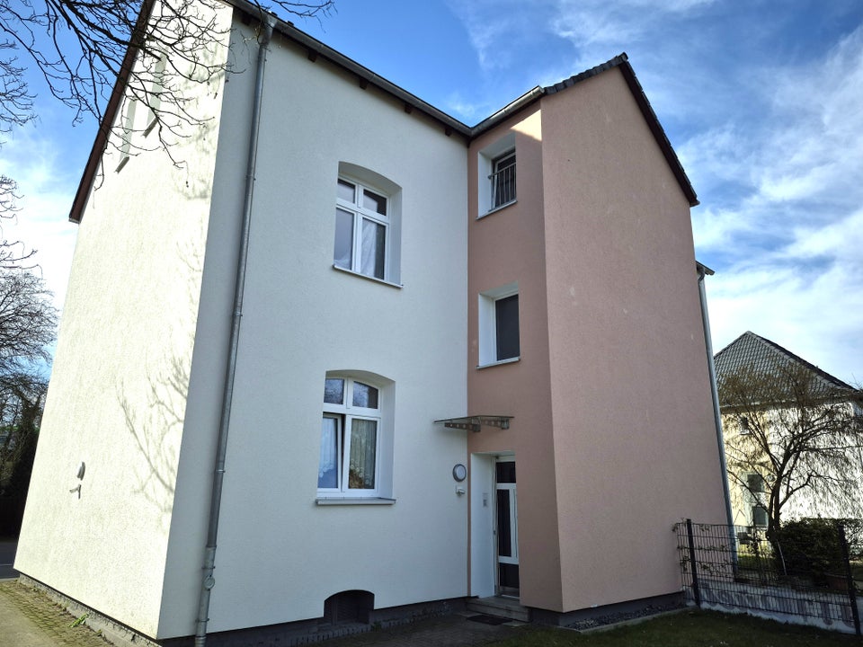 Wohnglück komplett renovierte 3-Z-DG-Whg. mit eigenem Garten - Foto 1
