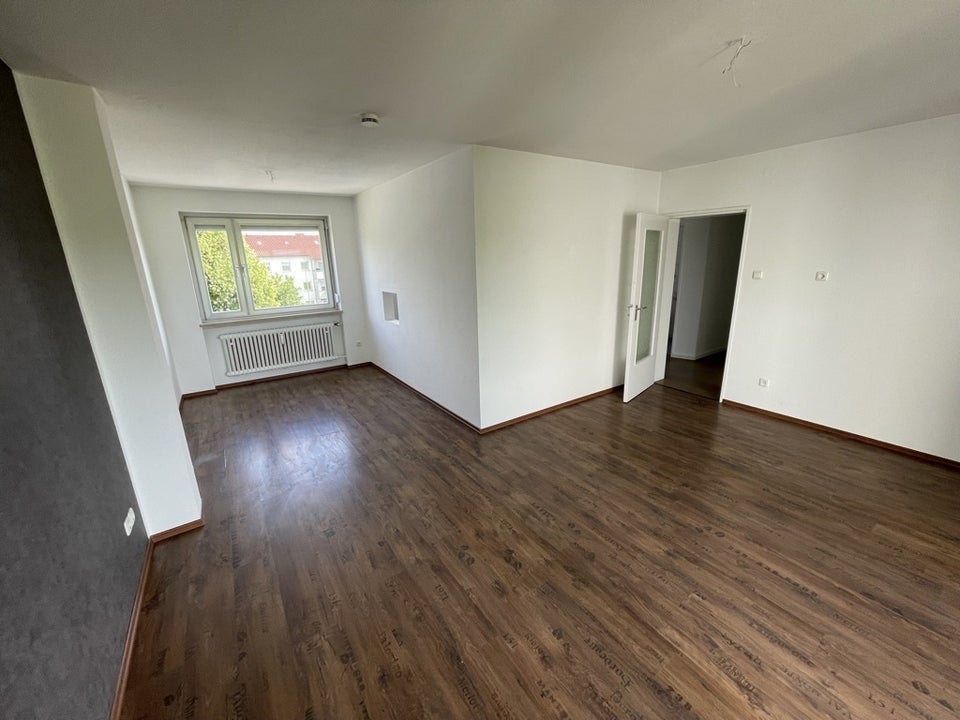 Erdgeschoss / 3,5 Zimmer mit Balkon ab sofort - Foto 1