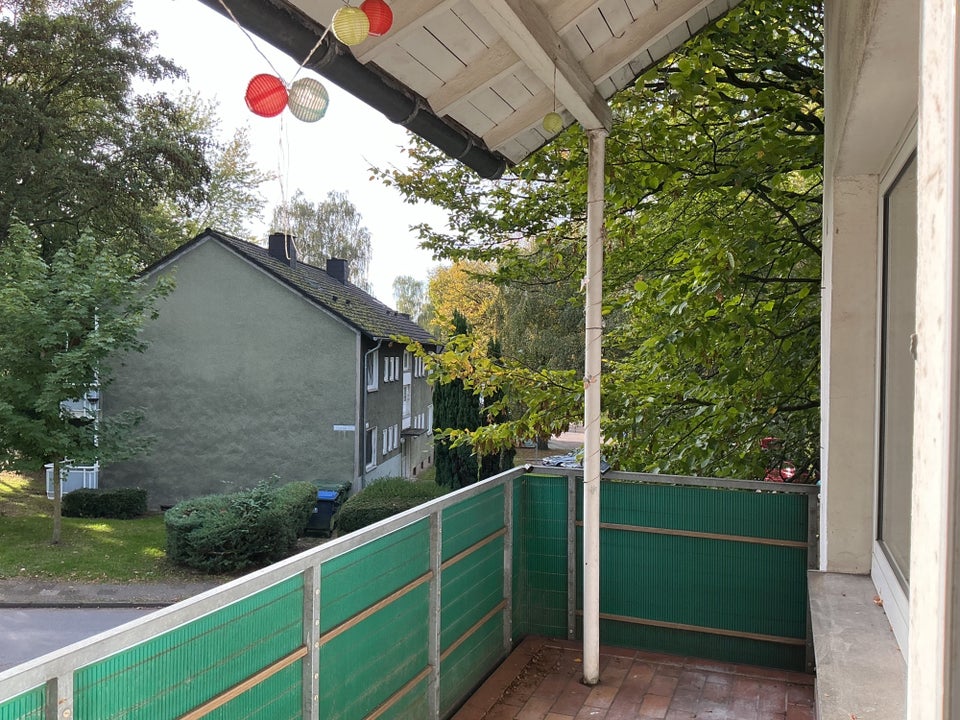 Willkommen Zuhause: Renovierte 3-Raum-Wohnung mit Sonnnebalkon - Photo 2