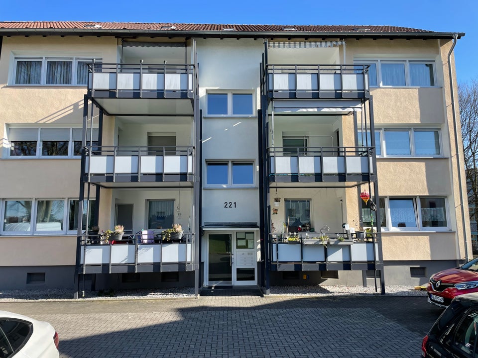 Nette Nachbarn gesucht: ansprechende 3-Raum-Wohnung mit großem Balkon - Photo 4