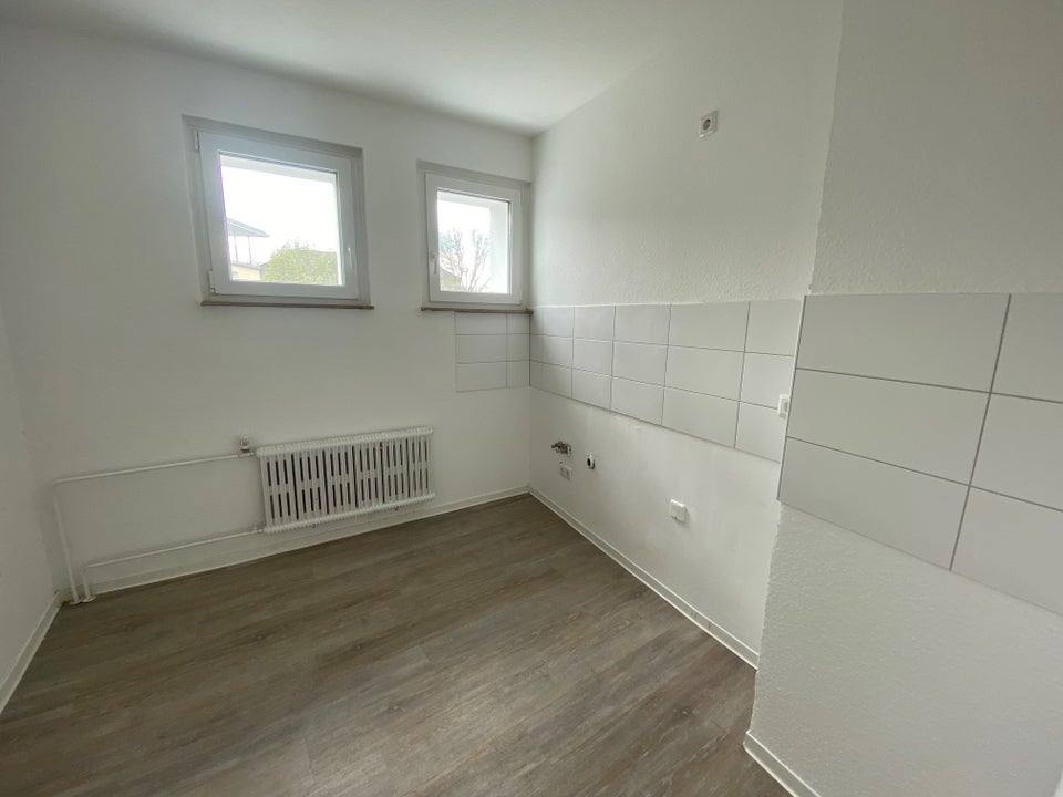 Fertig renoviert! Schöne 3,5-Zimmer Wohnung mit Balkon - Foto 3