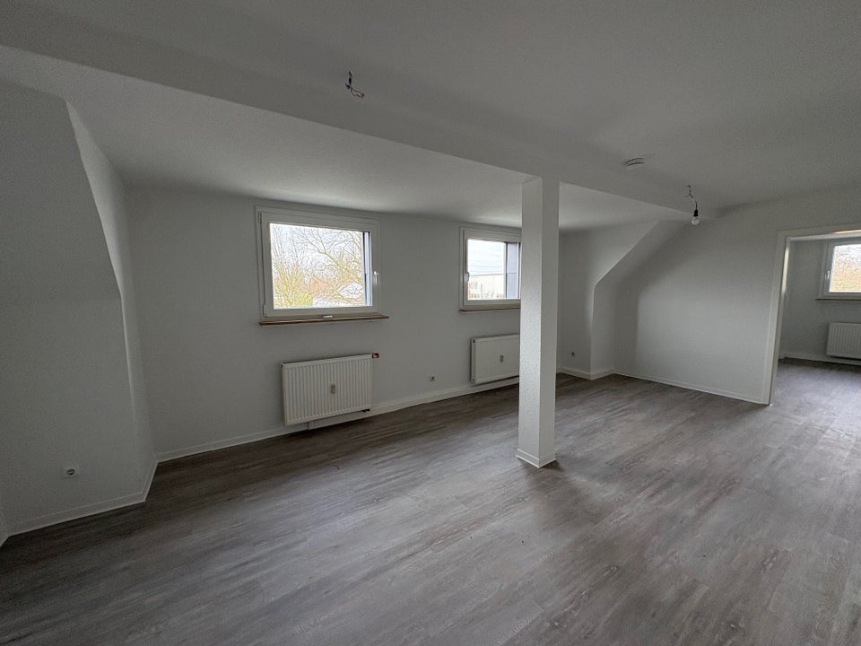 Stilvolle Dachgeschosswohnung mit Charakter – Modernisiert, ruhig gelegen & sofort bezugsbereit - Foto 1