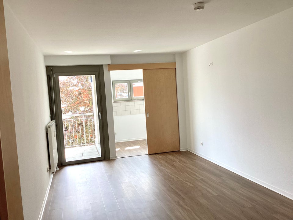 Ab sofort! 2-Zimmer-Wohnung mit Balkon, Aufzug und Dusche - Foto 2