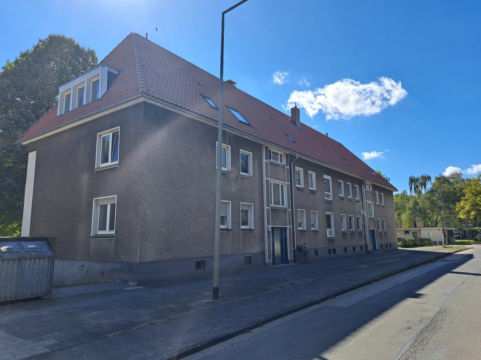 ***Bezugsfertige 3-Raumwohnung im EG mit Laminat und Balkon*** - Photo 3