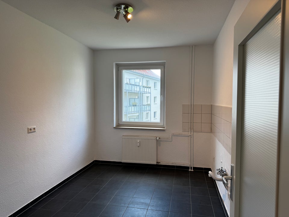 3 helle Zimmer in ruhiger Lage - schnell sein lohnt sich! - Foto 2