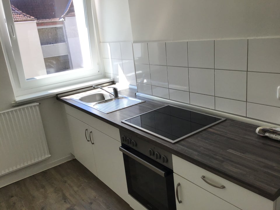 Modernisierte 2-Zimmer-Wohnung mit Balkon - Foto 1