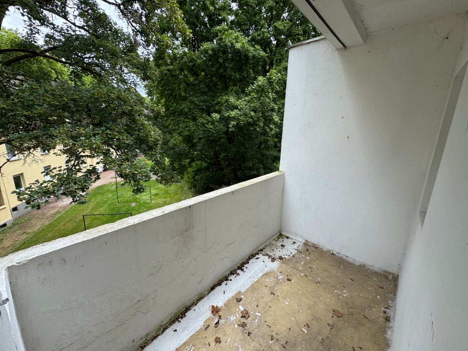 dringend Nachmieter gesucht: zentrale 1-Zi-Wohnung mit Einbauküche + Balkon - Photo 5