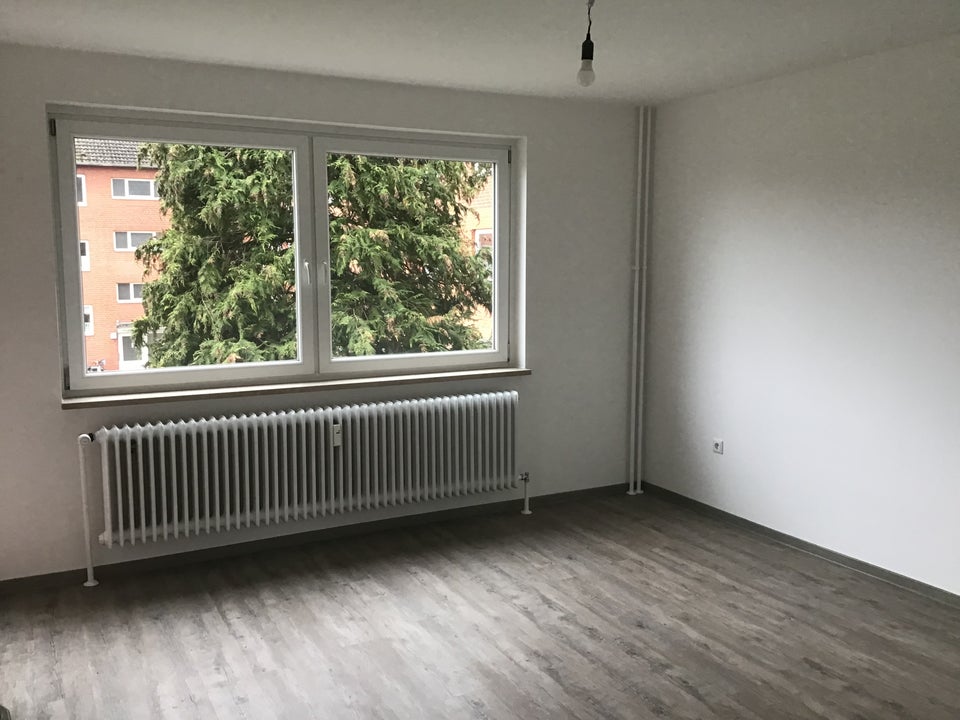 Ihr neues Zuhause: sanierte 1,5-Zimmer-Single-Wohnung mit Balkon - Foto 1