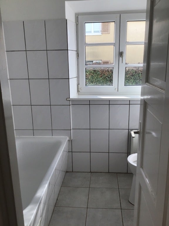 Nette Nachbarn gesucht: Charmante 2,5-Zimmer-Wohnung mit gemütlicher Wohnküche und Balkon - Photo 2