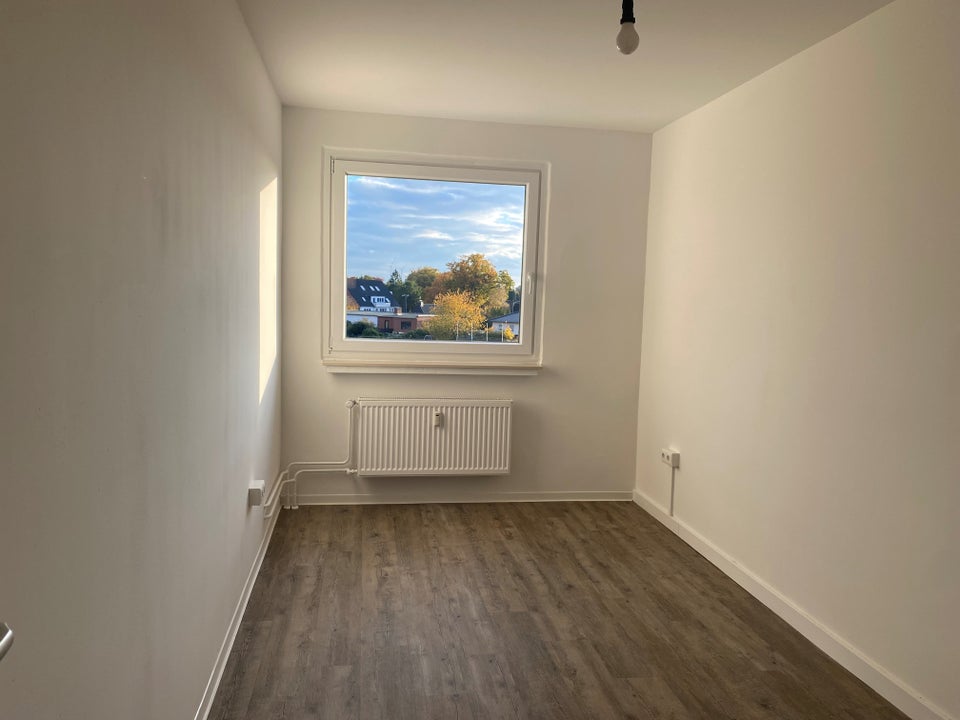Renovierte 5-Zimmer-Wohnung mit Balkon - Photo 4