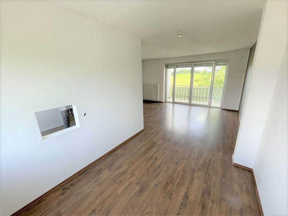 Erdgeschoss / 3,5 Zimmer mit Balkon ab sofort - Foto 2