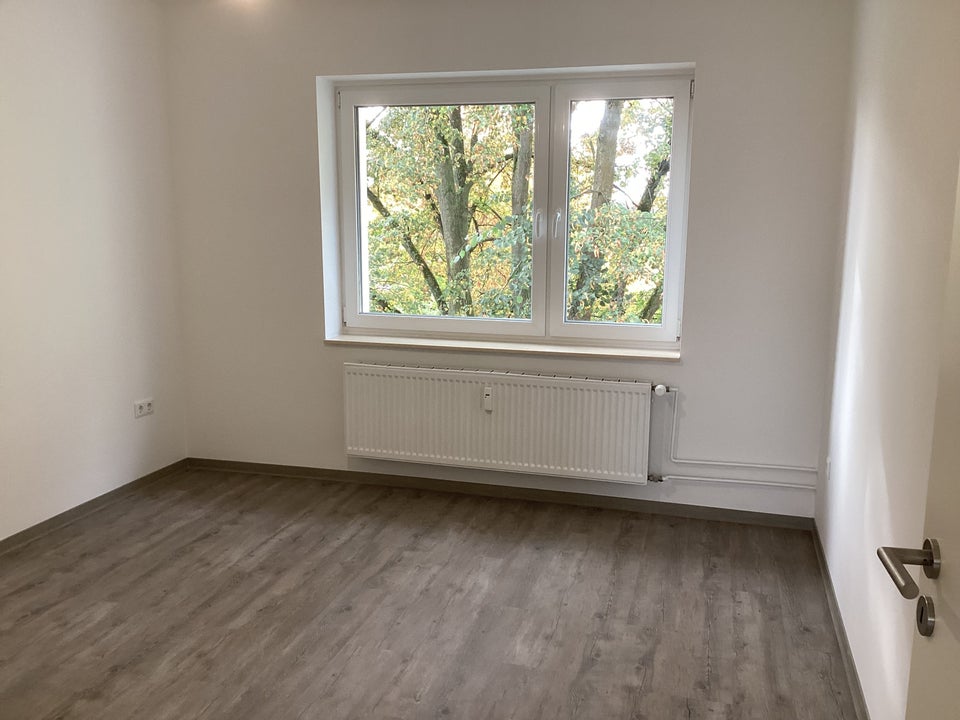 Mitten drin statt nur dabei: sanierte 3-Zimmer-Wohnung mit Balkon, sofort anmietbar! - Photo 1