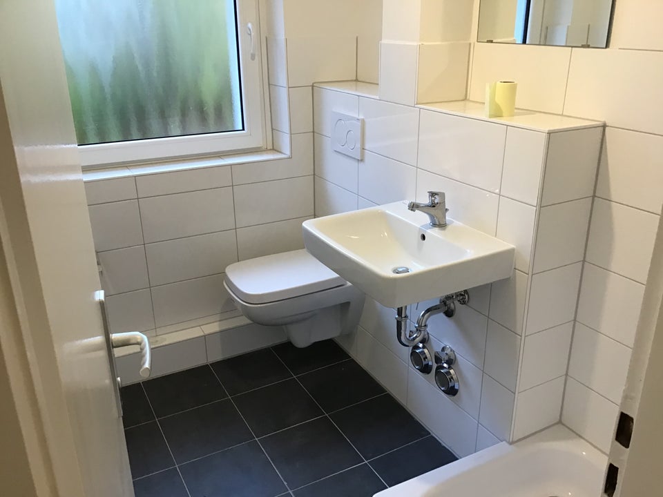 Renovierte 3,00-Zimmer-Wohnung mit Balkon - Foto 4