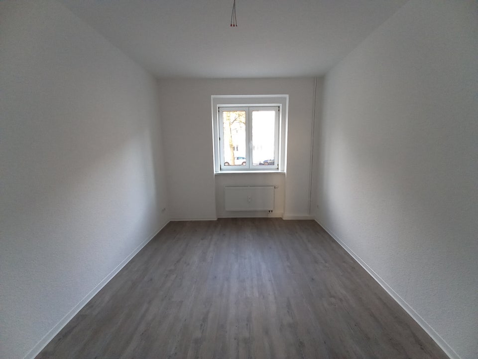 Frisch renovierte 3 Raumwohnung mit Balkon wartet auf Sie! - Foto 2