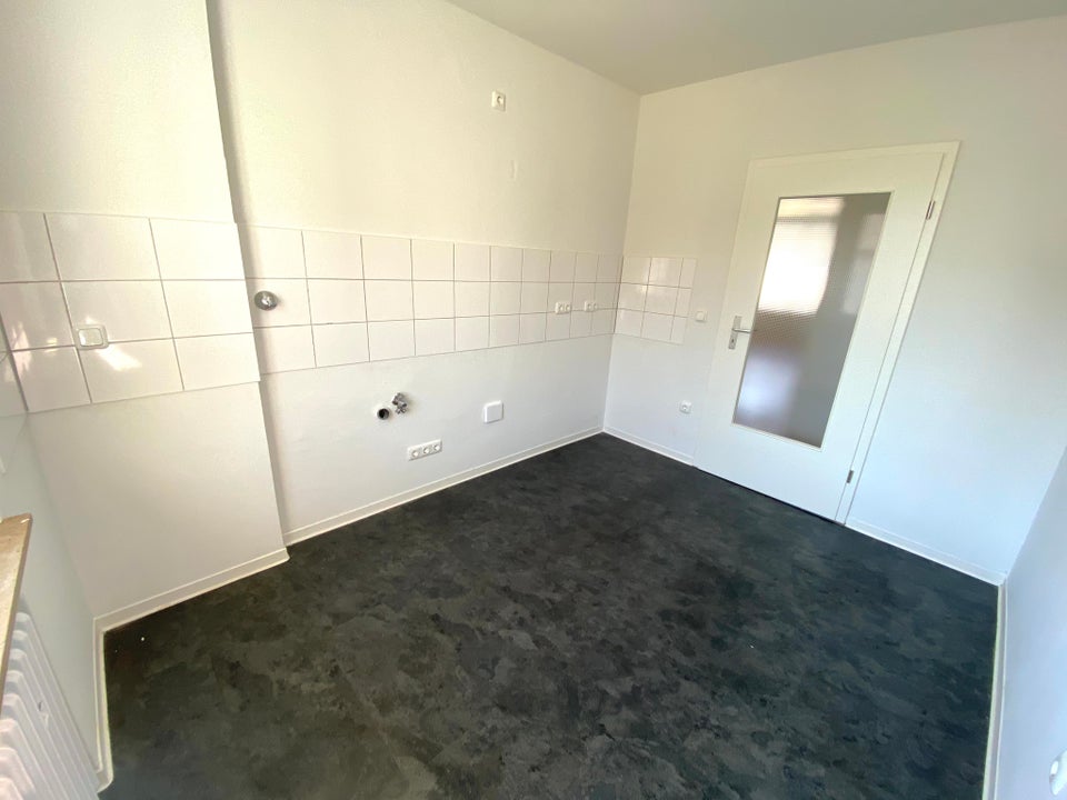 Ab sofort frei: Helle 3-Zimmer-Wohnung mit modernem Bad und Balkon - Photo 2