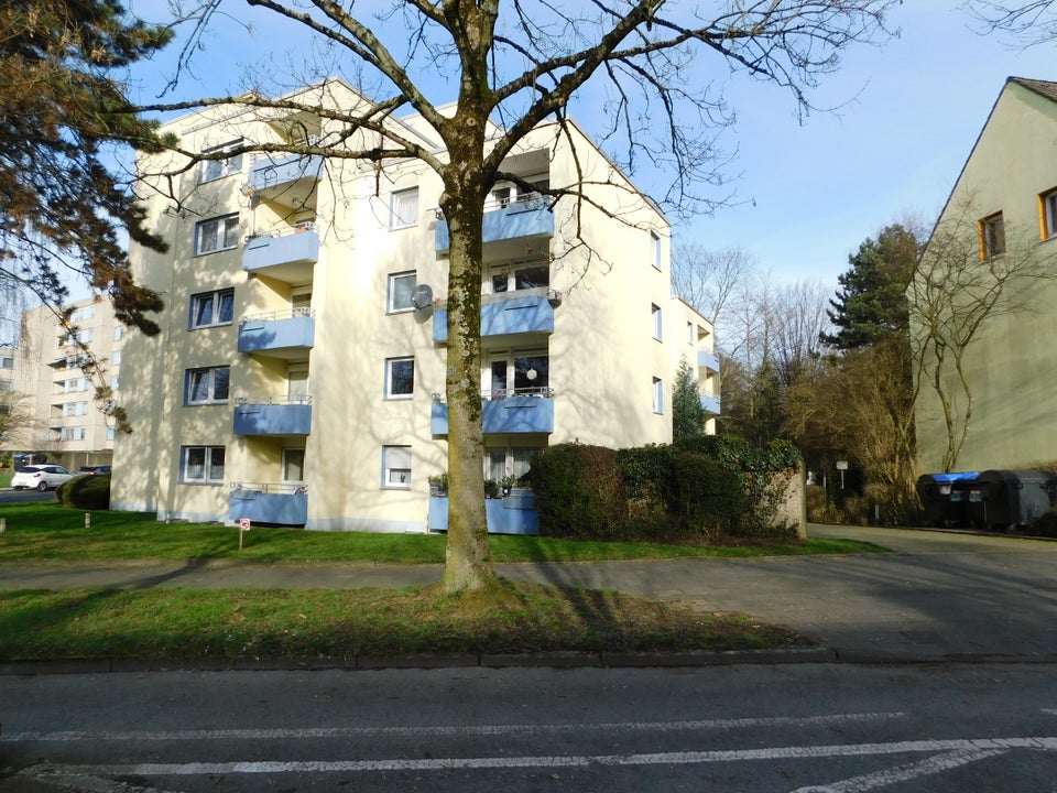 Mit Aufzug und Balkon, ideal im Alter ! Einzugsbereit neu renoviert für Sie! - Foto 3