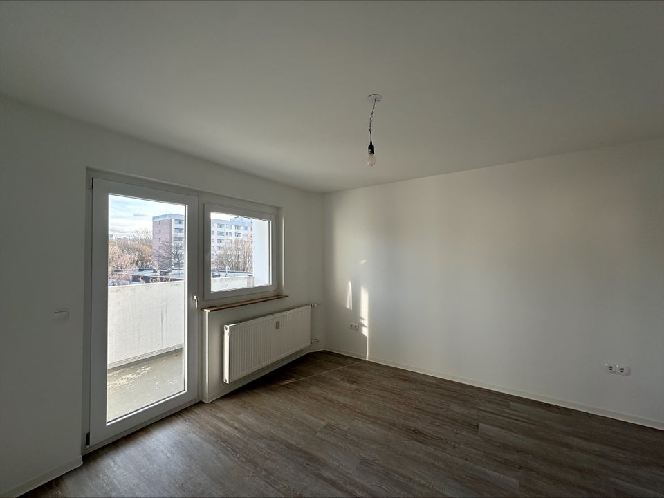 Geräumige 3-Zi.-Wohnung mit Balkon in LEV. Steinbüchel! - Photo 2