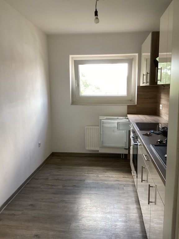 Renovierte 2-Zimmer-Wohnung mit Einbauküche - Foto 2