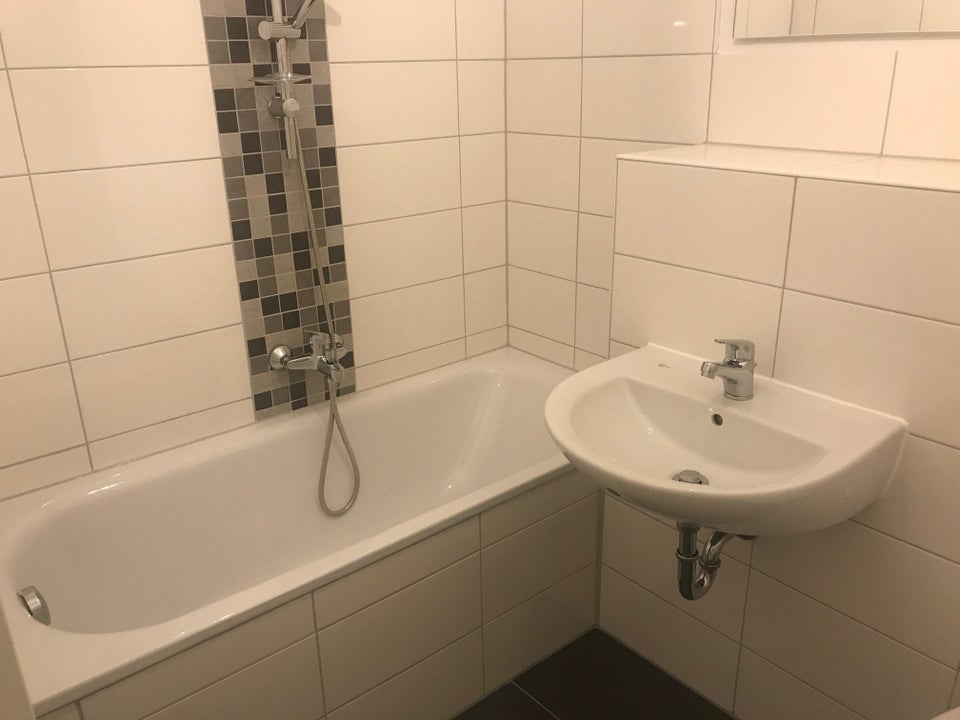 Modernisierte 2-Zimmer-Wohnung ab sofort - Photo 2