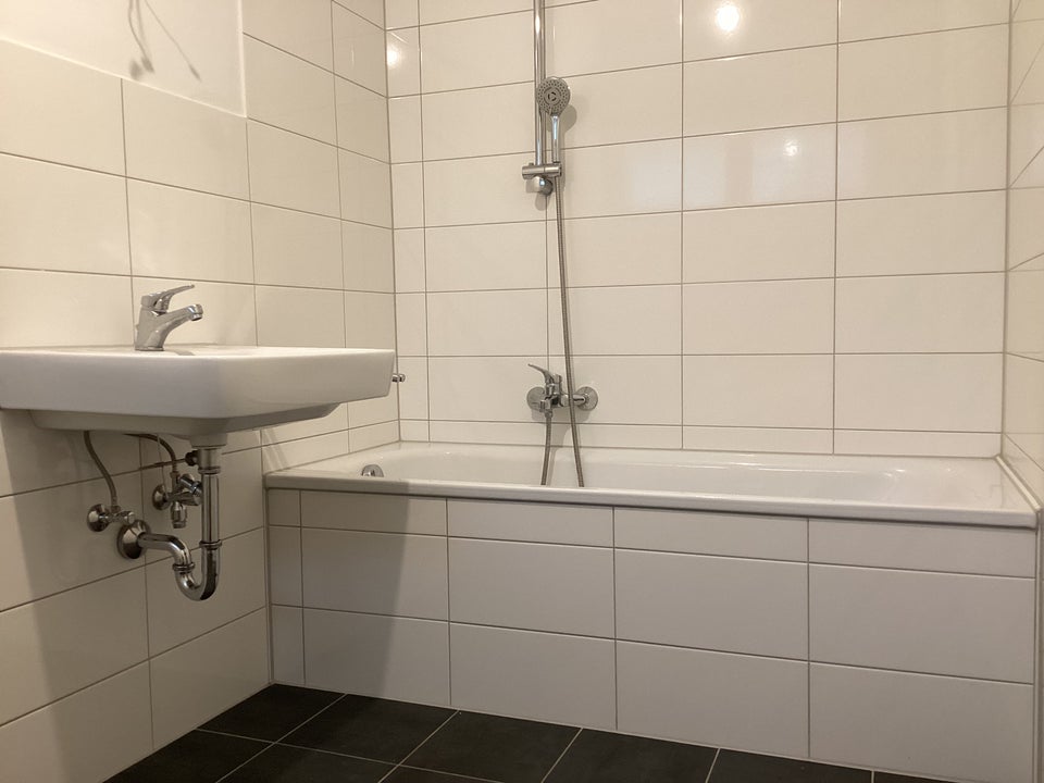 großzügige 2-Zimmer Wohnung im Erdgeschoss mit Balkon! - Foto 2