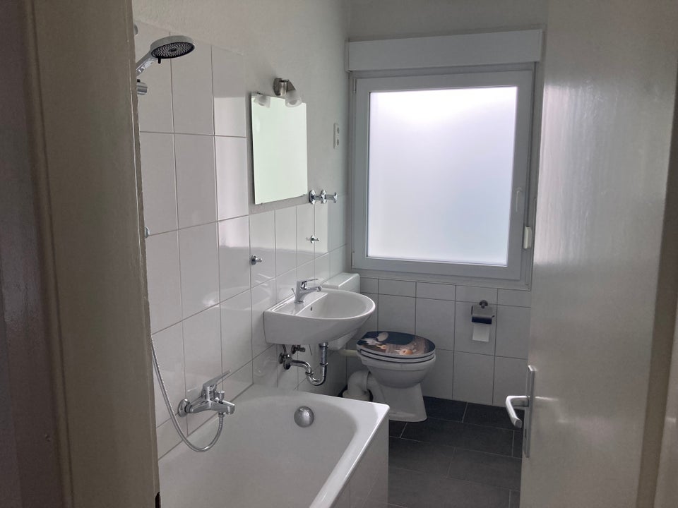 Zum Einzug bereit - ansprechend freundliche Wohnung mit Balkon - Photo 2