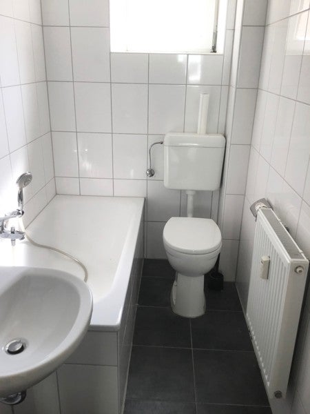 Renovierte, gemütliche 2,5-Zimmer-Wohnung: Einzug ab Mitte Juni möglich - Foto 4