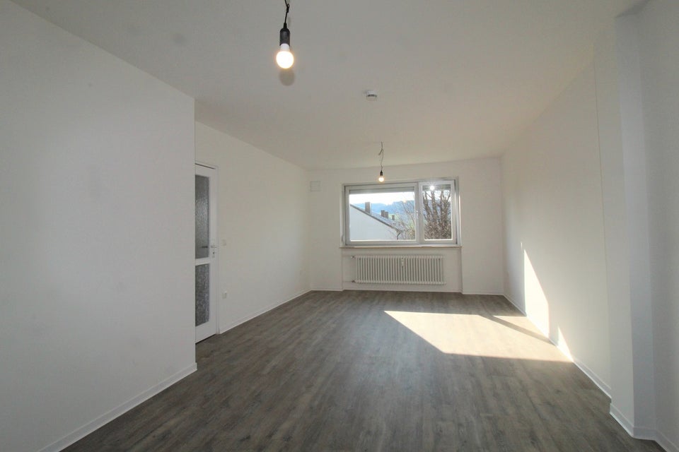 2. OG / 3 Zimmer mit Balkon ab sofort - Foto 1