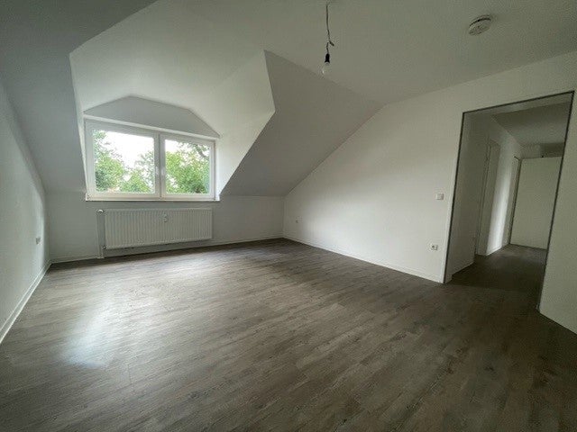 Helle, frisch renovierte 3-Zimmer-Wohnung mit Balkon und Tiefgaragenstellplatz - Photo 2