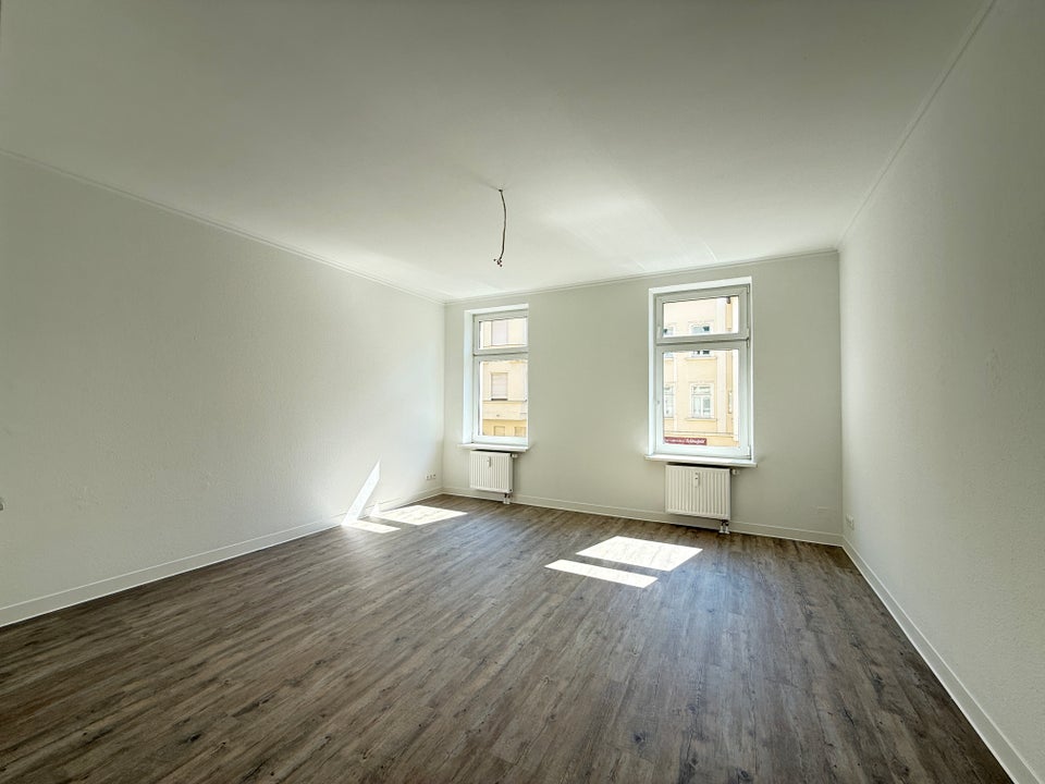 Ansehen - einziehen - wohlfühlen! Ihre frisch sanierte 2-Raum Wohnung! - Foto 1