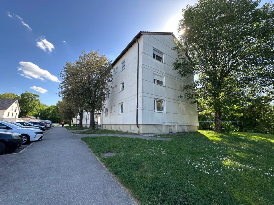 Erdgeschoss / 3,5 Zimmer mit Balkon (frisch saniert) - Photo 4