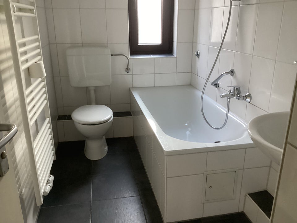 Gut geschnittene 3-Zimmer-Wohnung mit Einbauküche - Photo 5