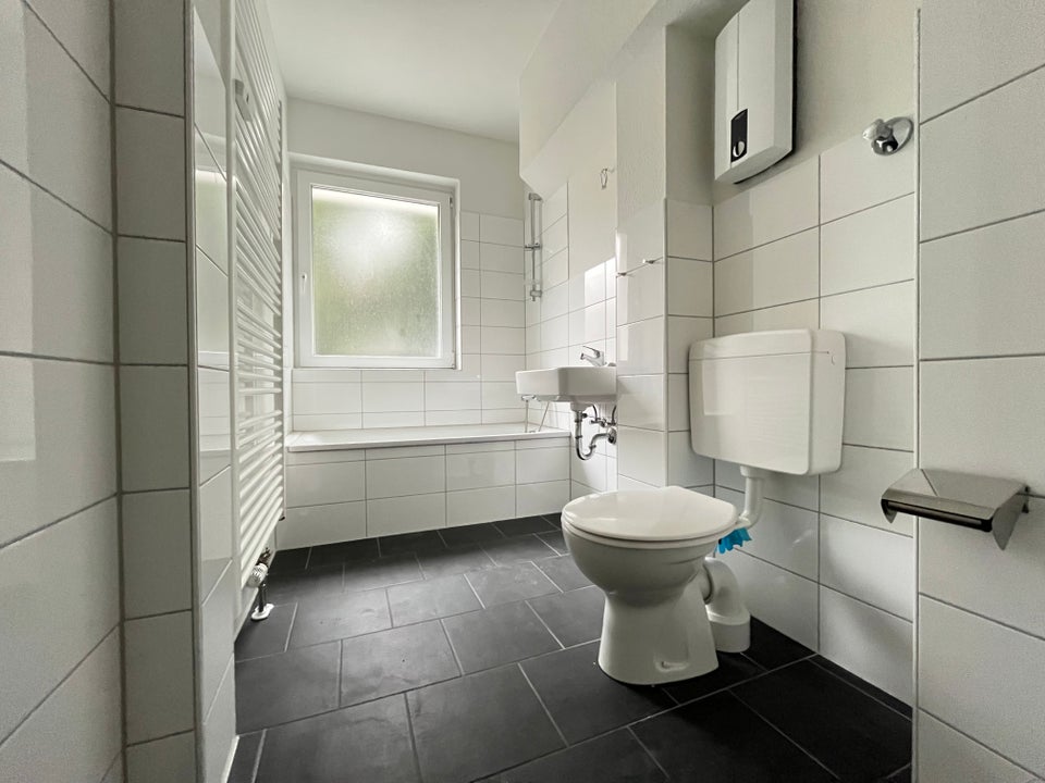 Modernisierte 2,5-Zimmer-Dachgeschosswohnung – hell, gut geschnitten und mit Balkon - Photo 3
