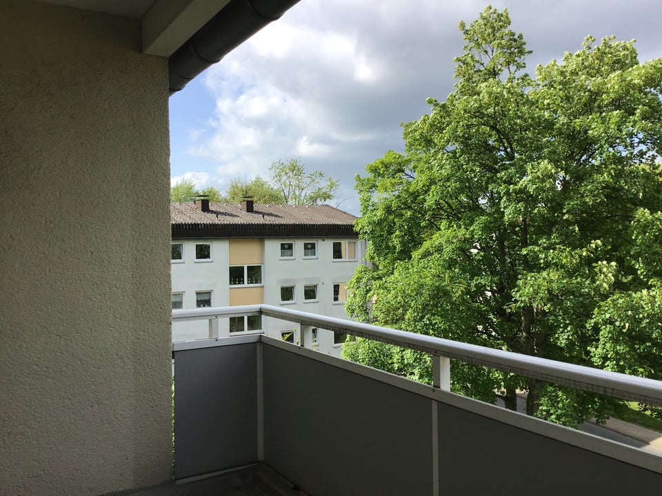 Charmante 3-Raum-Wohnung mit tollem Balkon! Wir modernisieren für Sie! - Foto 3