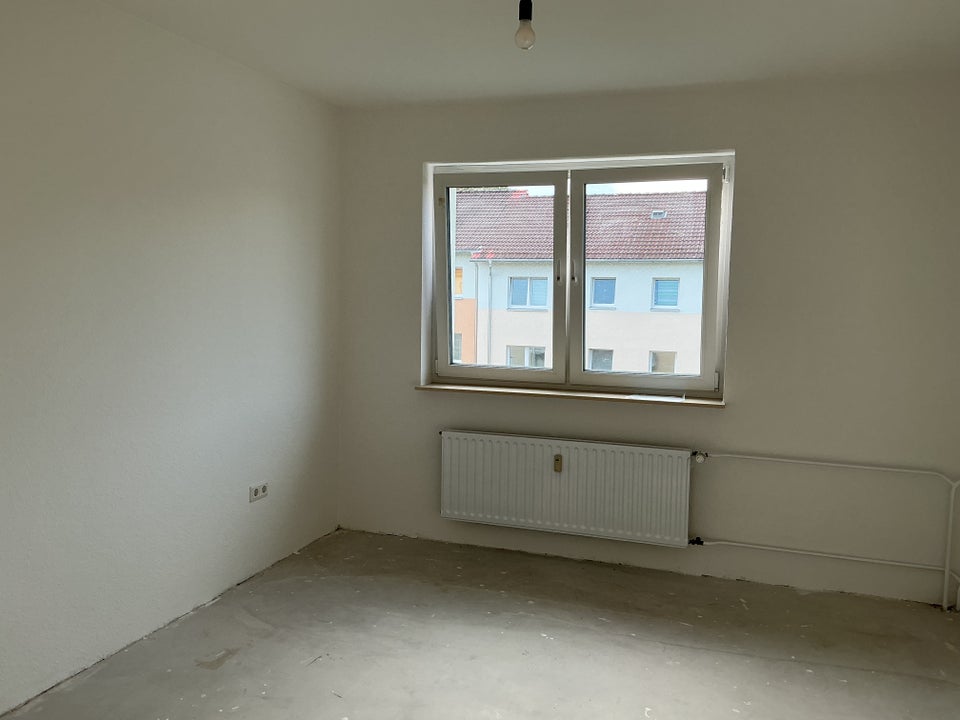 Schöner Wohnen: Teilrenovierte 3-Zimmer-Wohnung mit Balkon - Foto 5