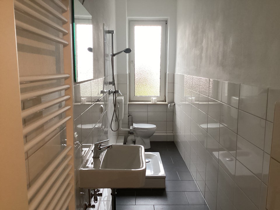 Großzügige Altbauwohnung mit ca. 74 m² Wohnfläche, Einbauküche und Balkon - Photo 4