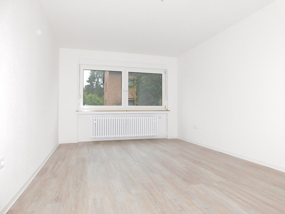 Frisch renovierte 2-Zi.-Whg. mit neuem Bad und neuem Boden - Photo 4