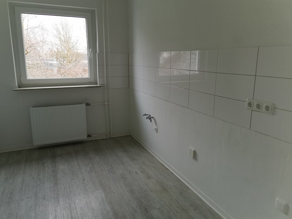 Nette Nachmieter für eine bezugsfertige 3-Zimmer-Wohnung mit großem Balkon gesucht! - Foto 1