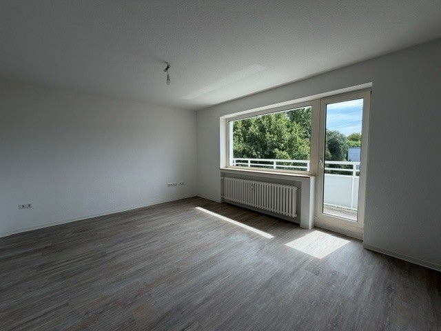 Schöne Aussicht garantiert: barrierefreie, renovierte 2,5-Zimmer-Wohnung mit Aufzug - Photo 1