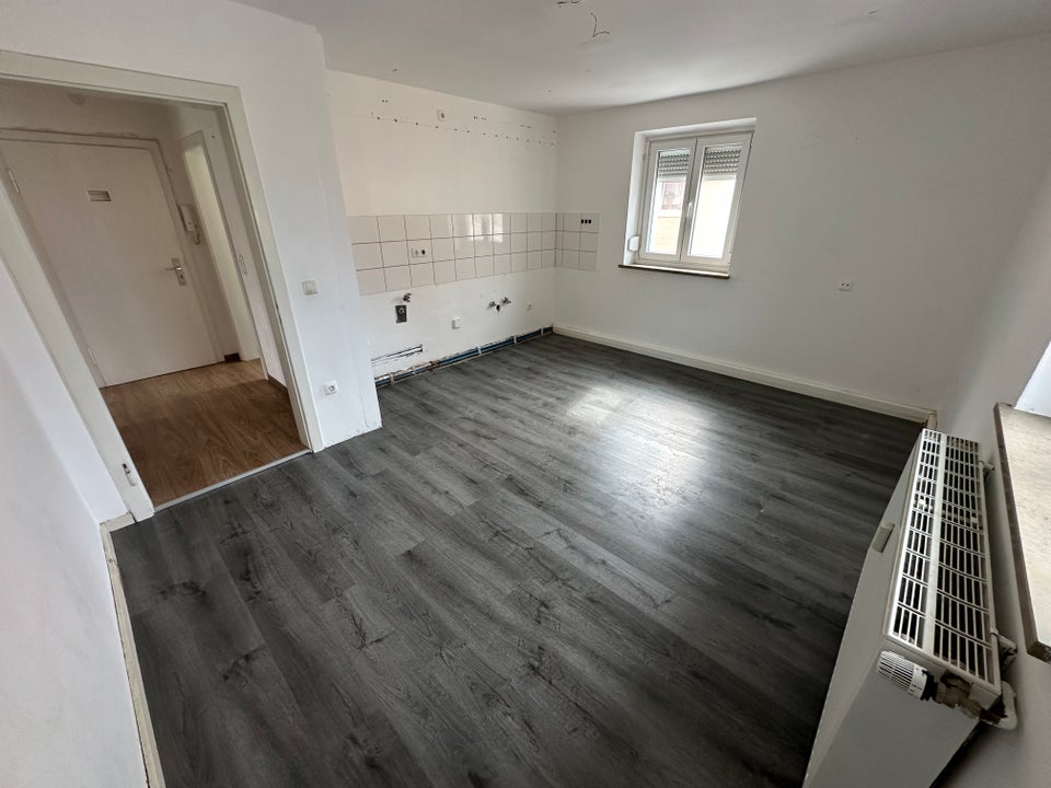 Singles und Paare aufgepasst! 2 Zimmer mit großem Balkon - Foto 1