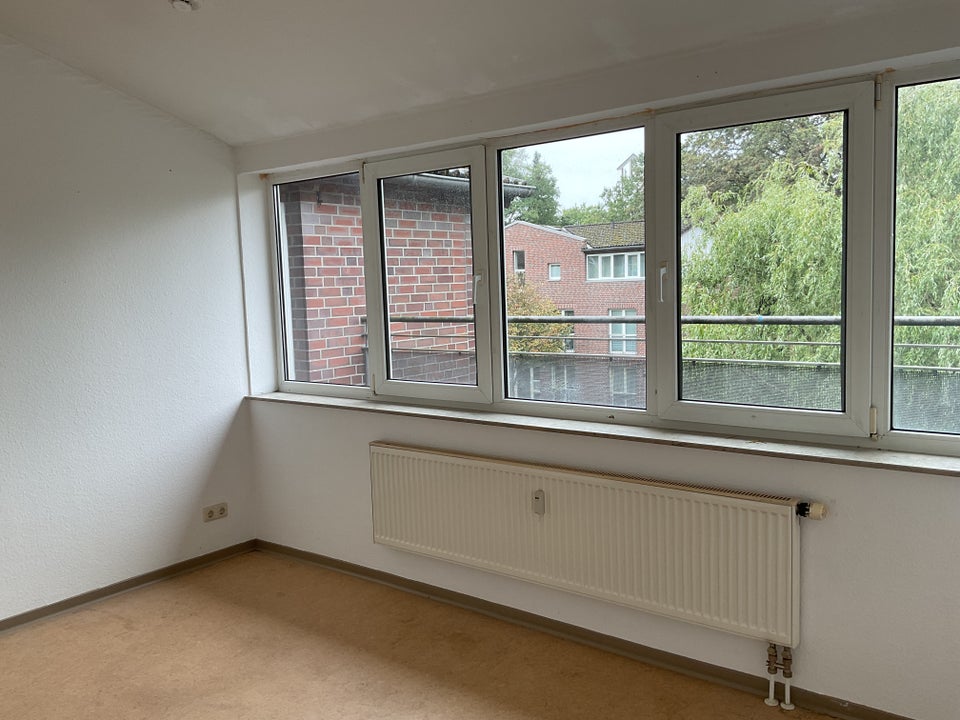 Individuelle 3-Zimmer-Dachgeschosswohnung mit Gäste-WC und Balkon! - Photo 1