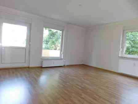 ***Tolle 3-Zimmer-Erdgeschoss-Wohnung mit Balkon, Laminat und Einbauküche*** - Foto 4