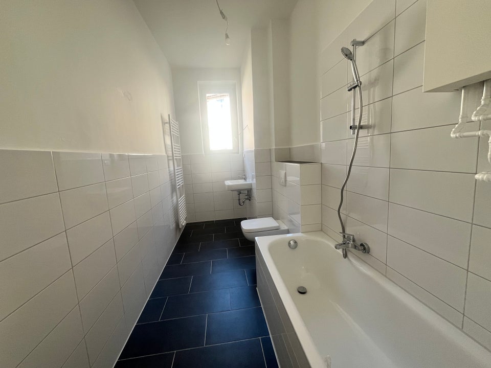 Gut geschnittene 3-Zimmer-Wohnung mit großer Küche in zentraler Lage - Photo 2