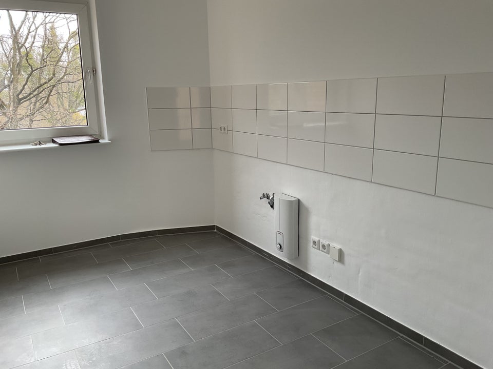 Großzügig geschnittene Wohnung für Paare und die kleine Familie. Frisch Renoviert! - Foto 1