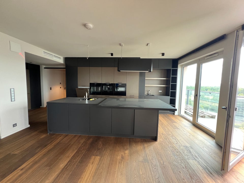 Atemberaubendes Penthouse mit 360°-Panoramablick, weitläufigem Wohnambiente + drei exclusive Bäder!* - Photo 1